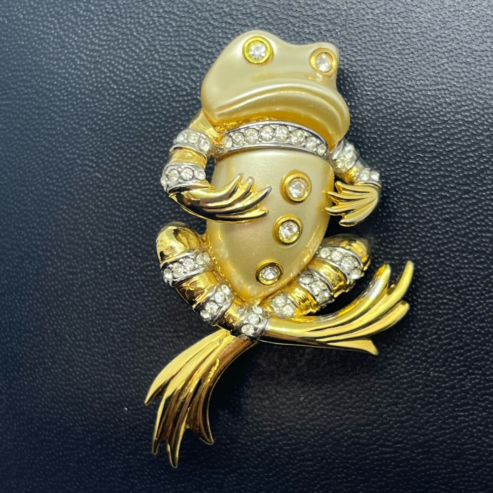 Kenneth Jay Lane Frog Brooch Pin Vintage Lucite E… - image 3
